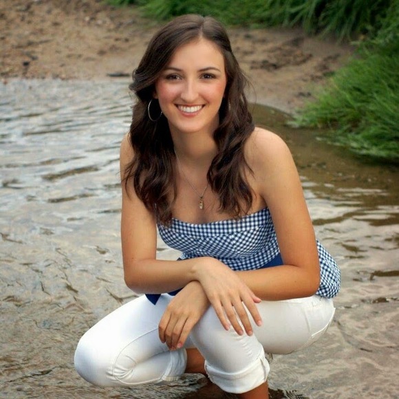 Meet your Posher, Laura - Picture 1 of 1